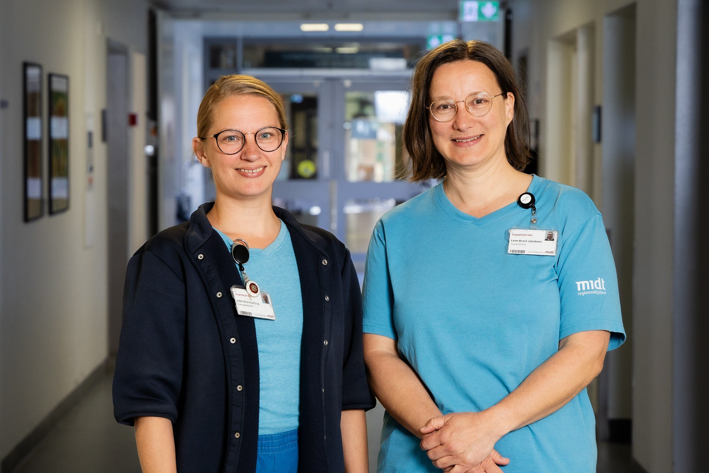 Julie Knattrup og Lene Jakobsen på gangen ved Lungesygdomme